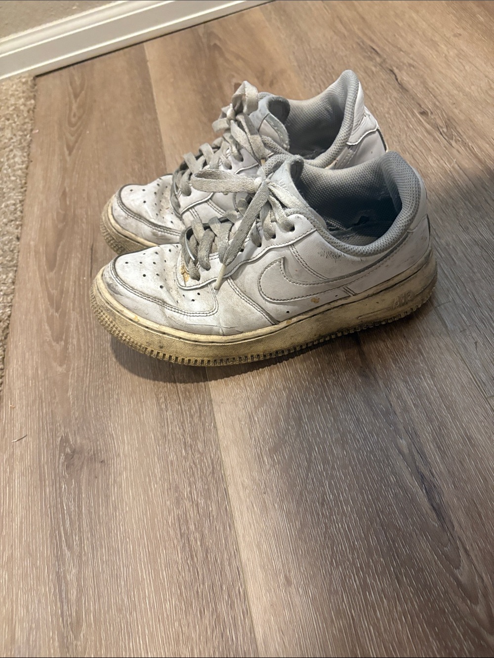 Extremely stinky Nike Air Force 1
